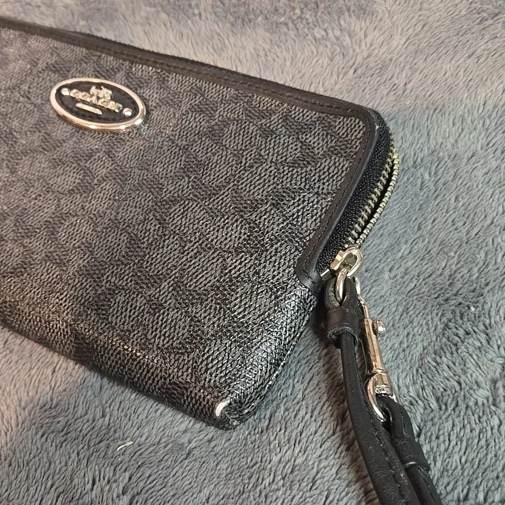 Coach stylish wristlet
